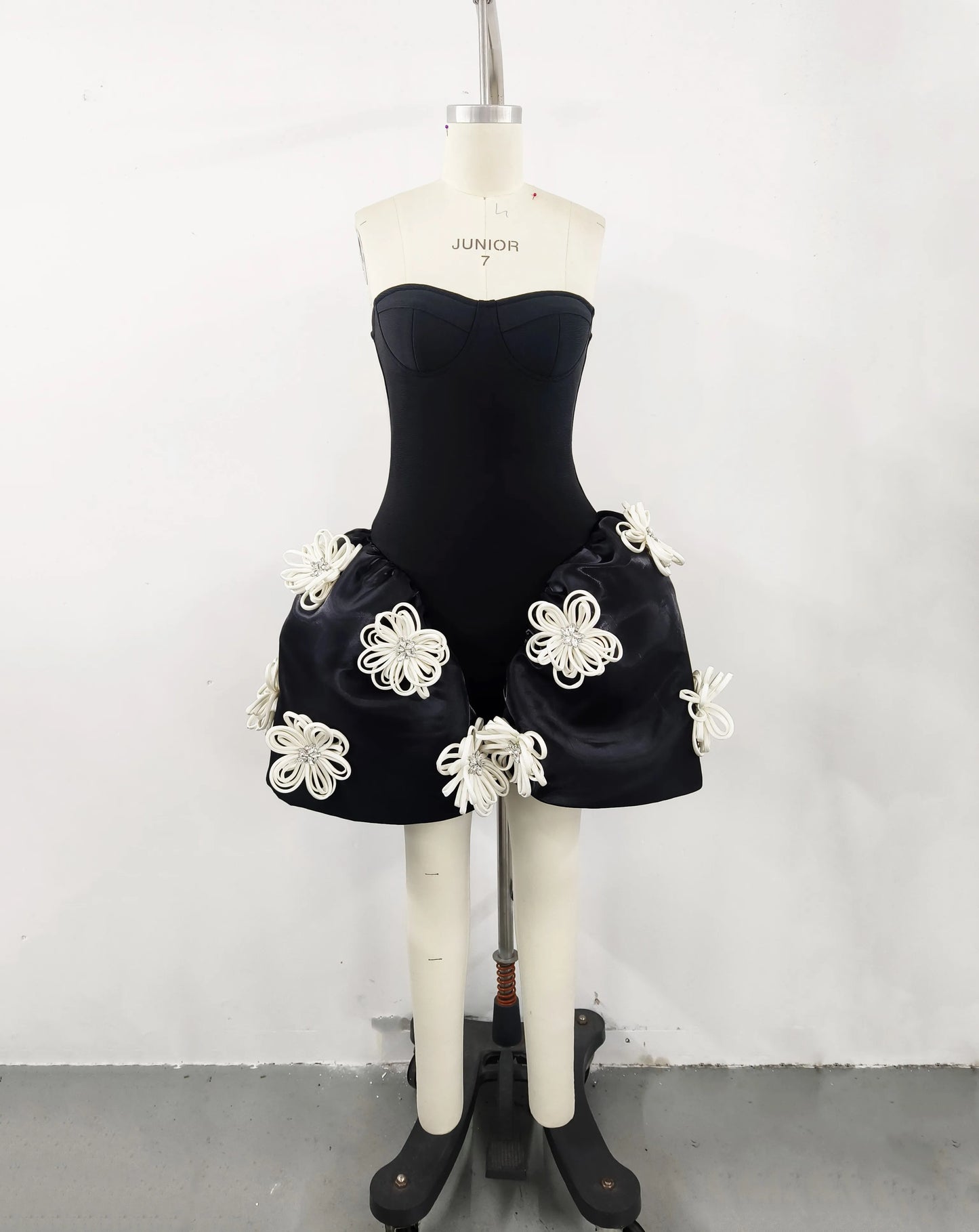 UNIKCOSA Velora Black Floral Strapless Mini Bandage Dress ๐ซ
