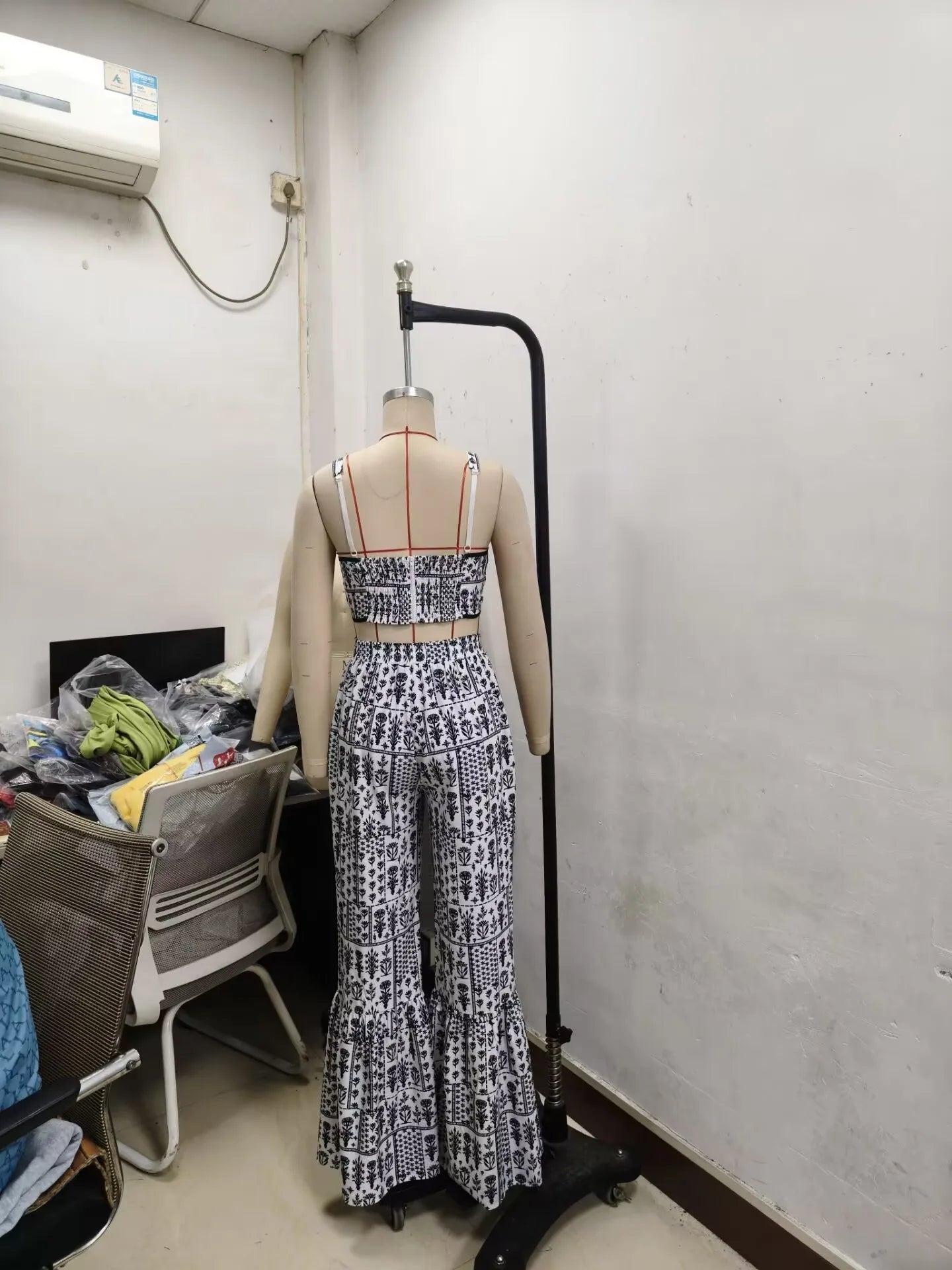 UNIKCOSA™ Printed 2-Piece Pant Set – Strapless Sling Top & High-Waist Flare Pants | Sexy Y2K Streetwear for Party & Work