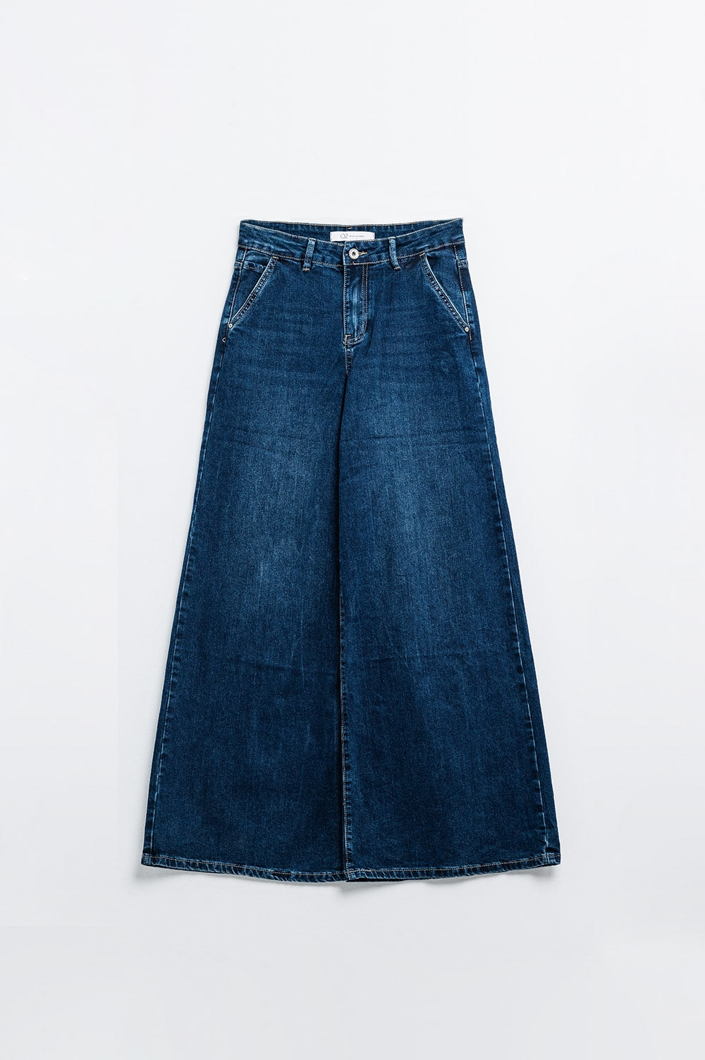 Super wide leg jeans in mid-wash