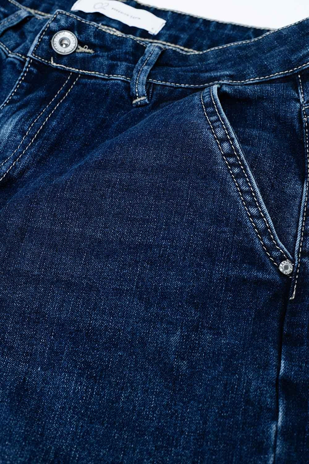 Super wide leg jeans in mid-wash