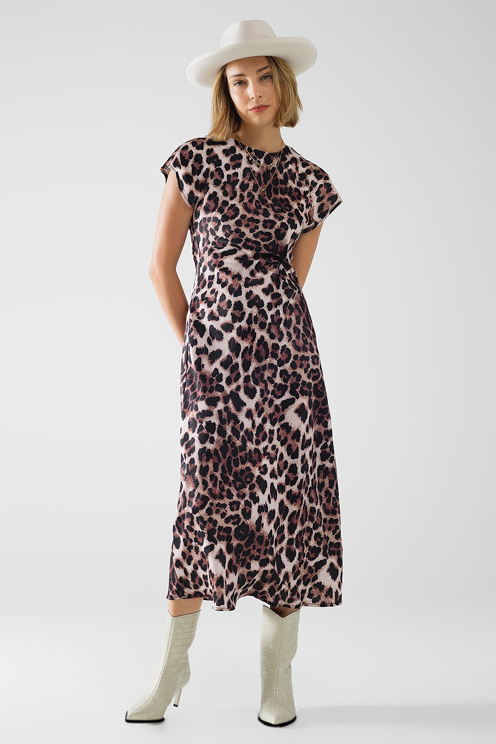 Leopard print maxi dress with knotted detail at the waist