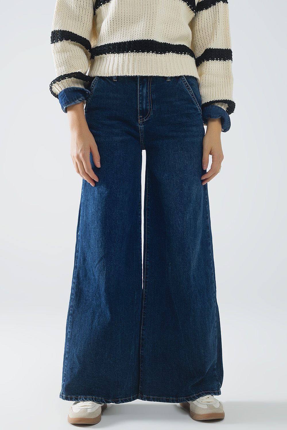 Super wide leg jeans in mid-wash