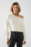 cropped fluffy sweater in cream fitted at the waist