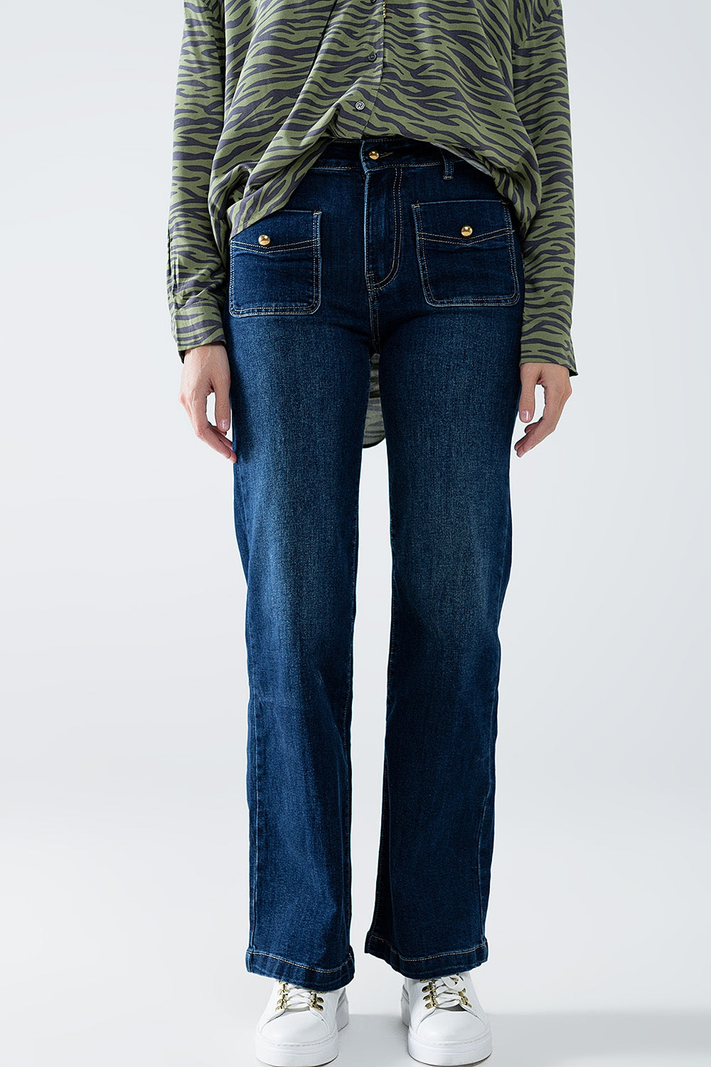 Straight Leg Jeans With Front Pockets and Button