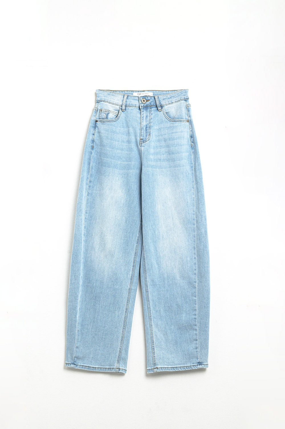 Light wash baggy jeans in a fine denim fabric