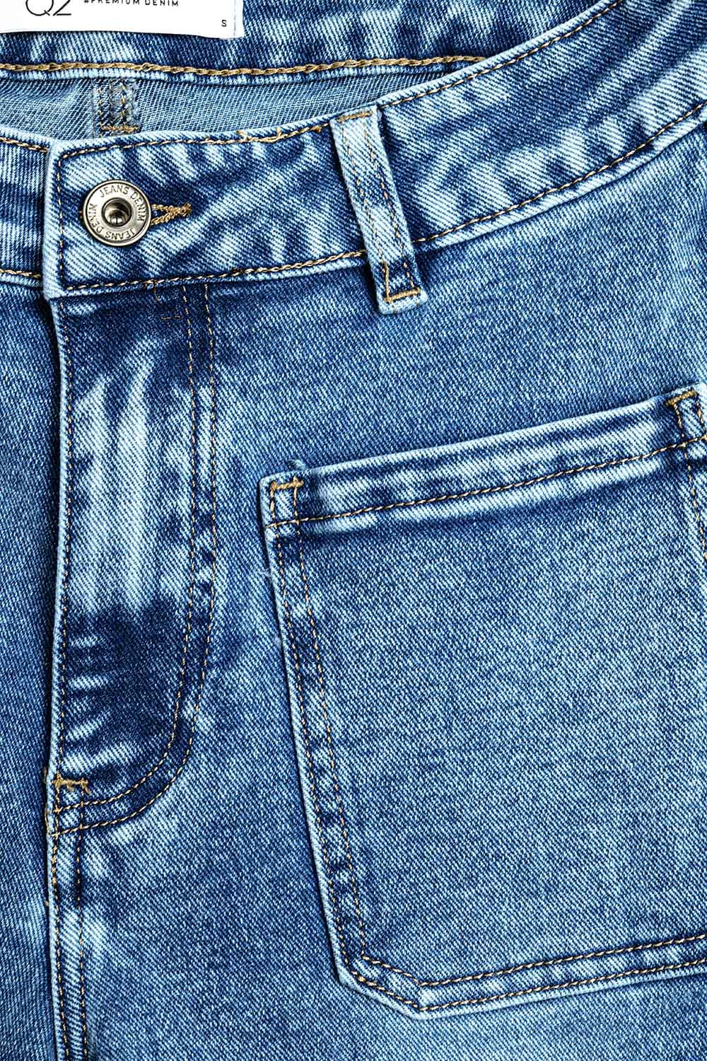 Stretchy Straight Leg Jeans With Front Pocked in Medium Wash