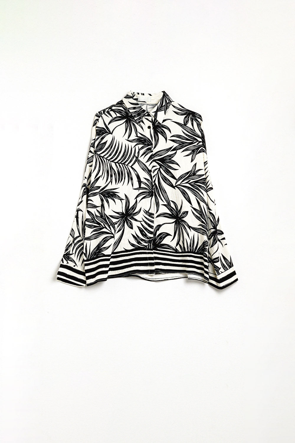 Tropical Motif Relaxed Blouse in Black and White