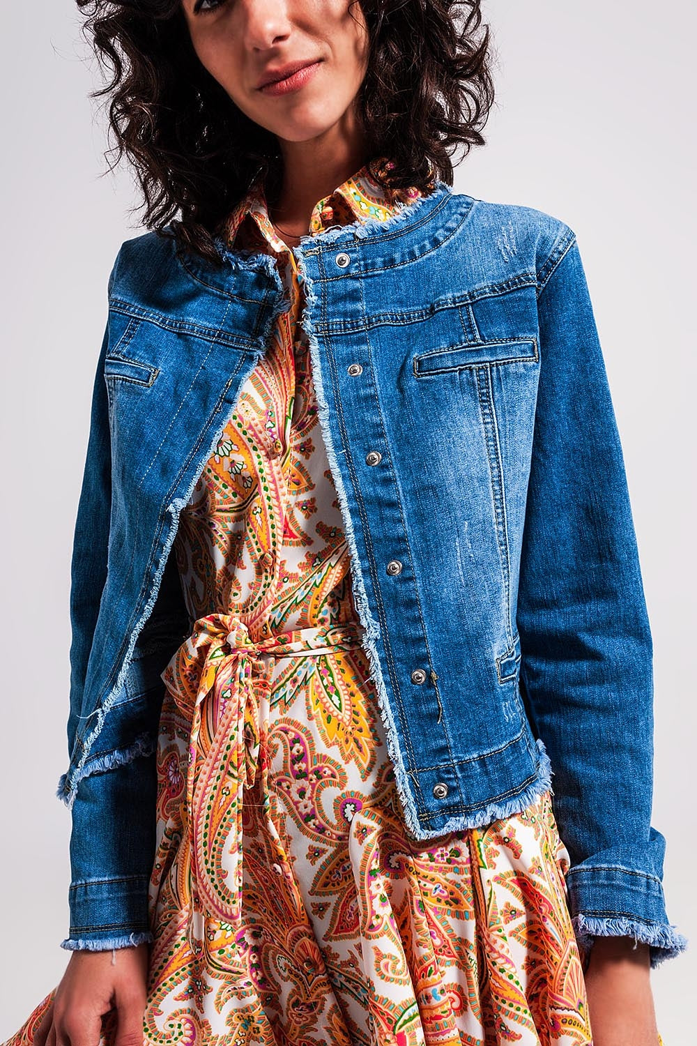 UNIKCOSA Light wash denim jacket with raw hem edge