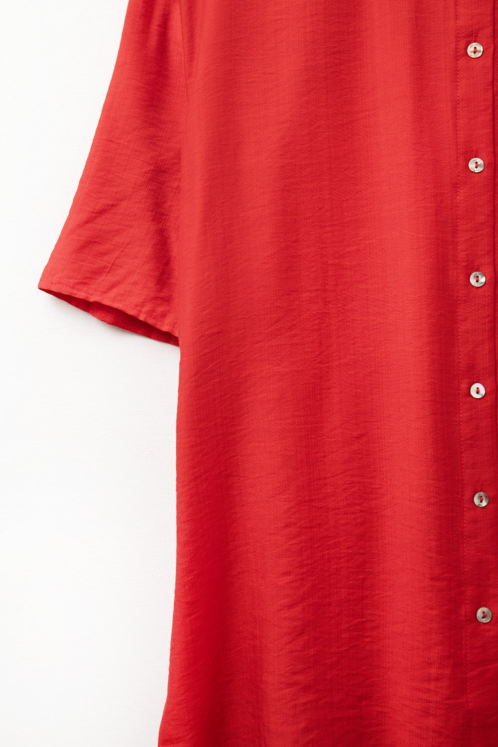 Red shirt with short sleeves and pleat on the sleeve