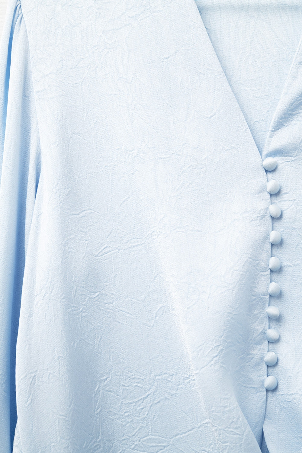 Cropped buttoned Shirt In Blue Featuring knot