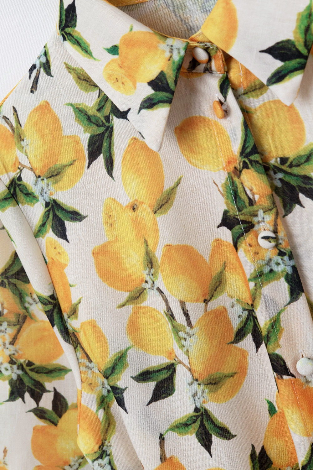 Romantic dress with waistband and lemon print and short sleeves