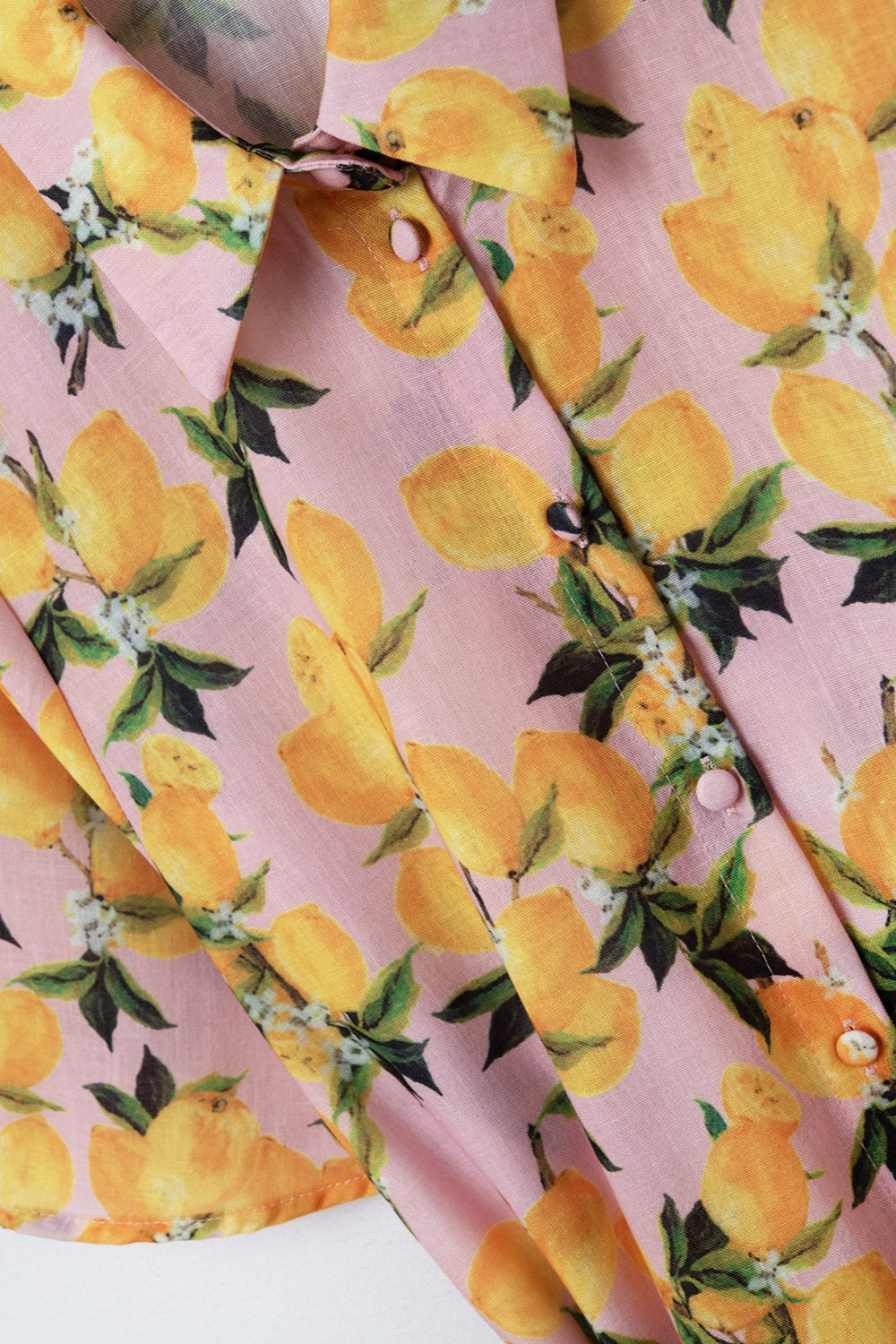 Romantic dress with waistband and lemon print and short sleeves in Pink