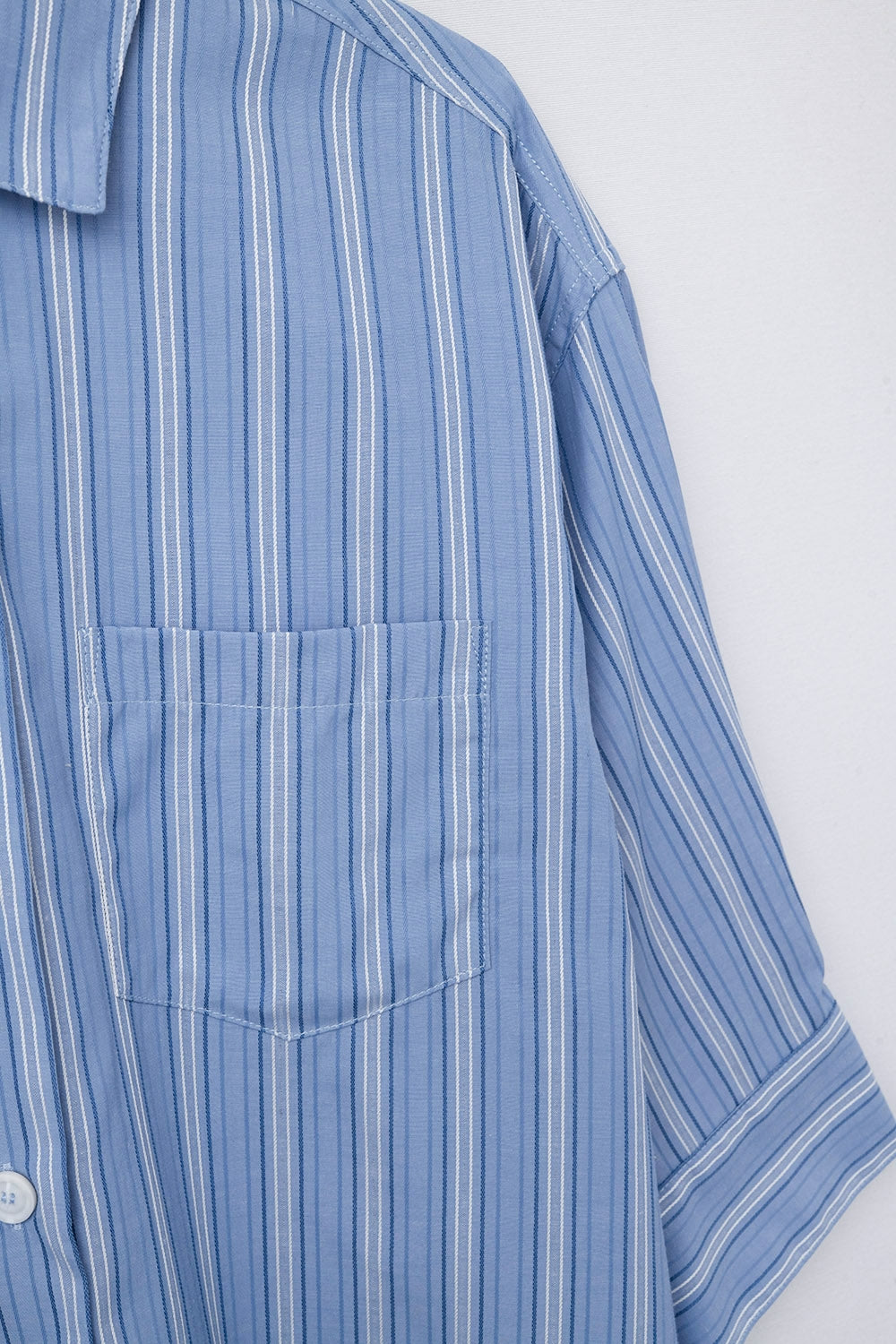 Relaxed fit Cropped Striped Shirt in Blue