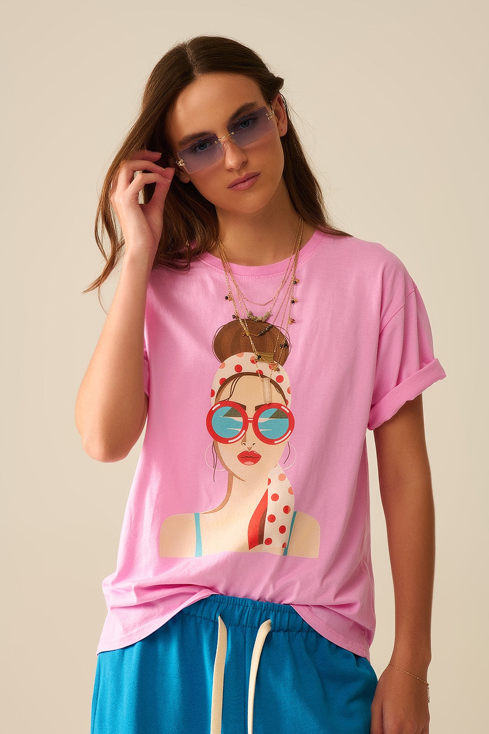 Pink T-shirt made in Italy with a vintage girl graphic