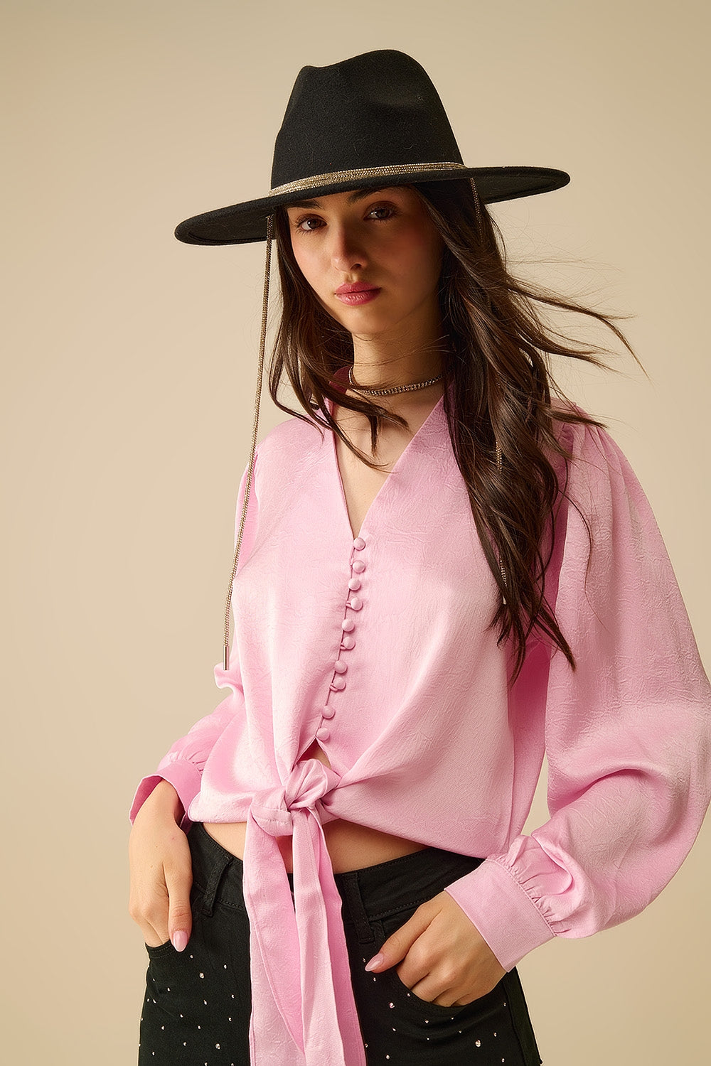 Cropped Shirt In pink Featuring knot