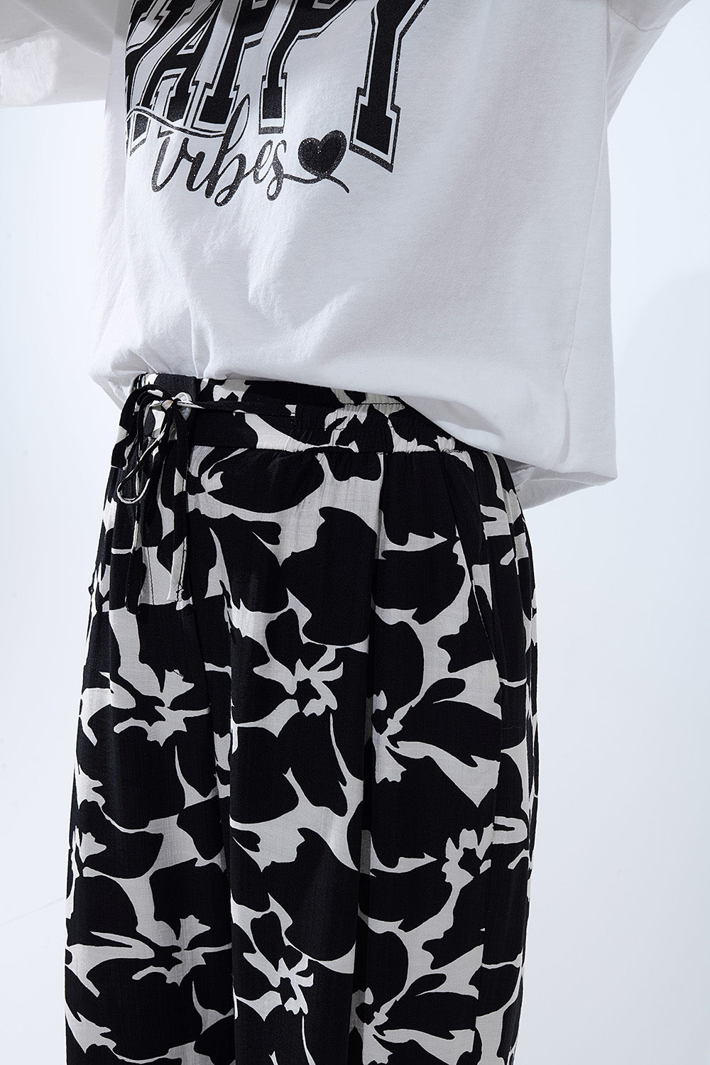 Hawaiian Floral Print Straight Pants in Black and White