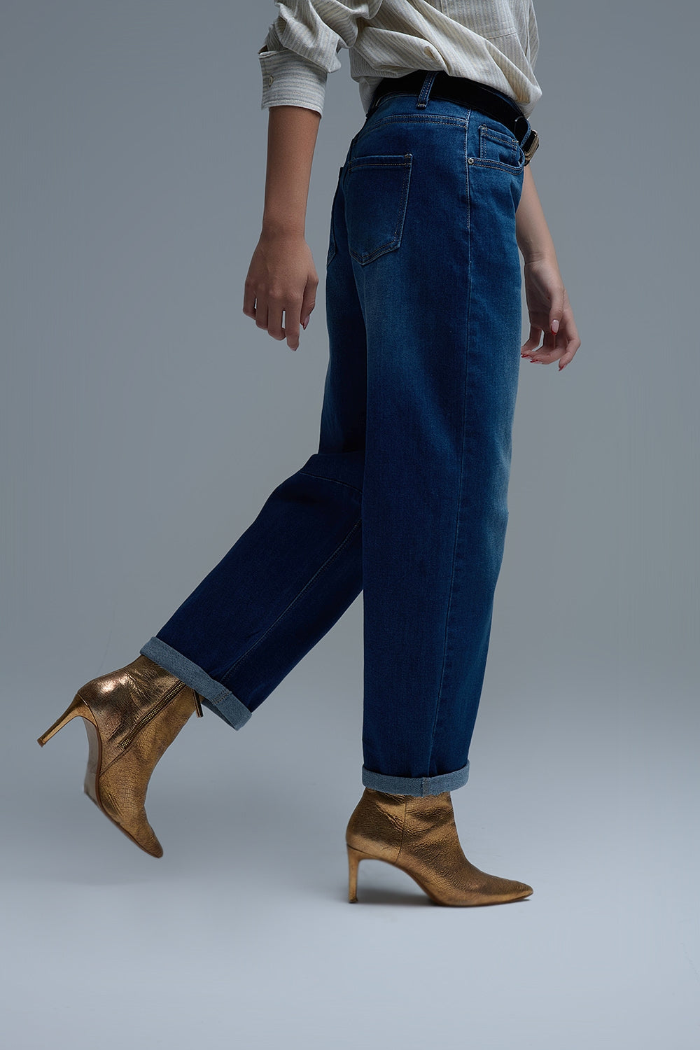 Basic Barrel Style jeans in Mid Blue