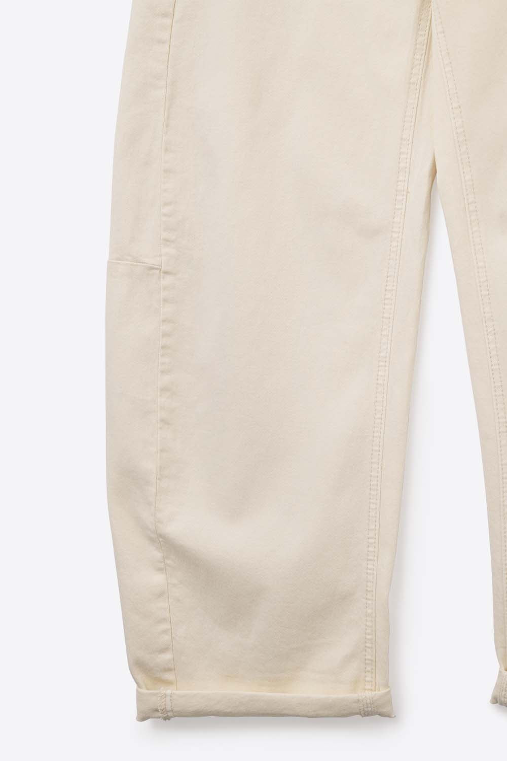 UNIKCOSA Cream Barrel-Leg Balloon Jeans with Pockets