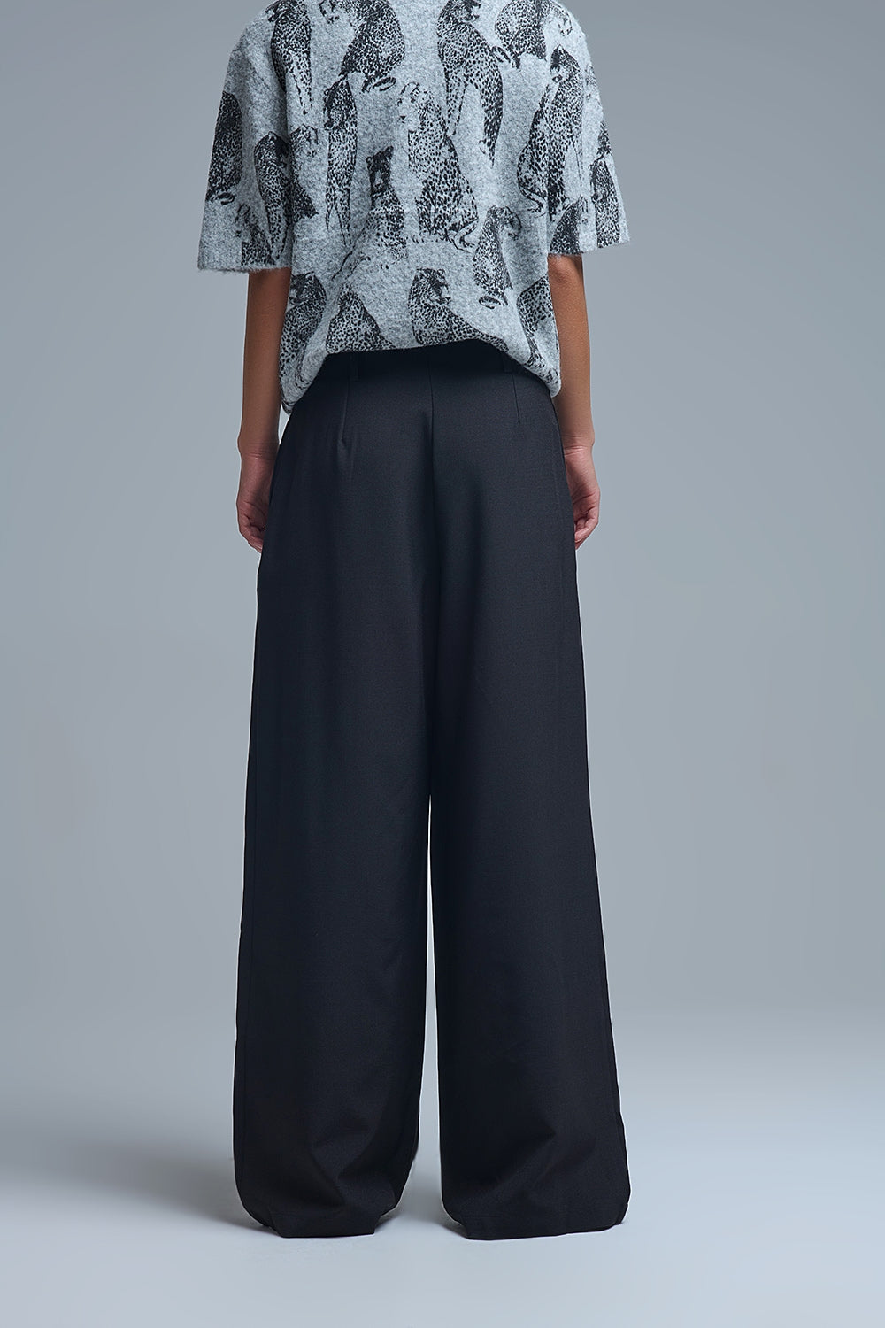 Black pleated Wide Pants with with metal buckle