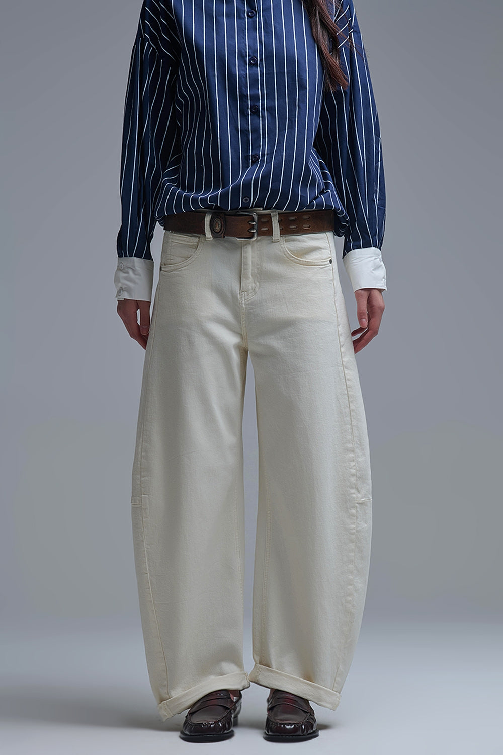 UNIKCOSA Cream Barrel-Leg Balloon Jeans with Pockets