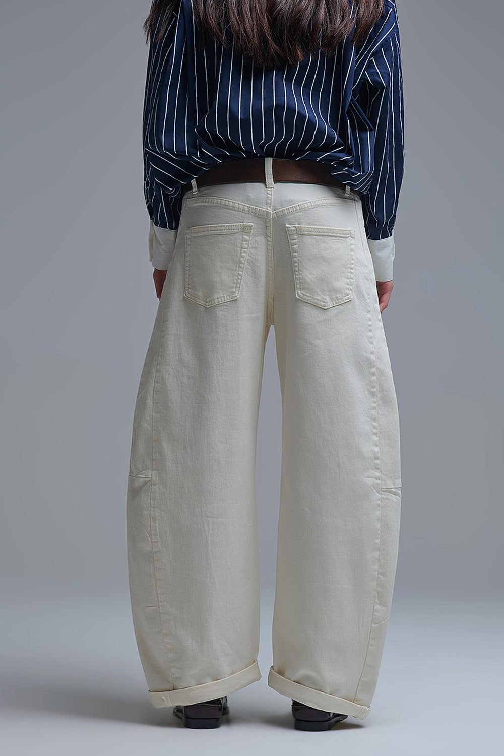 UNIKCOSA Cream Barrel-Leg Balloon Jeans with Pockets