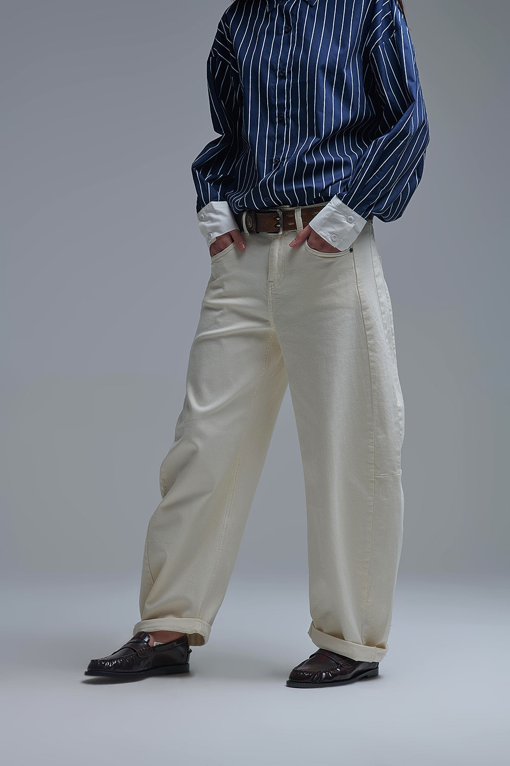 UNIKCOSA Cream Barrel-Leg Balloon Jeans with Pockets