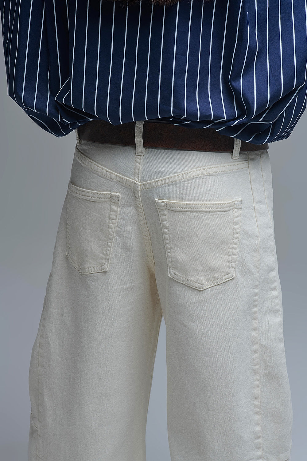 UNIKCOSA Cream Barrel-Leg Balloon Jeans with Pockets