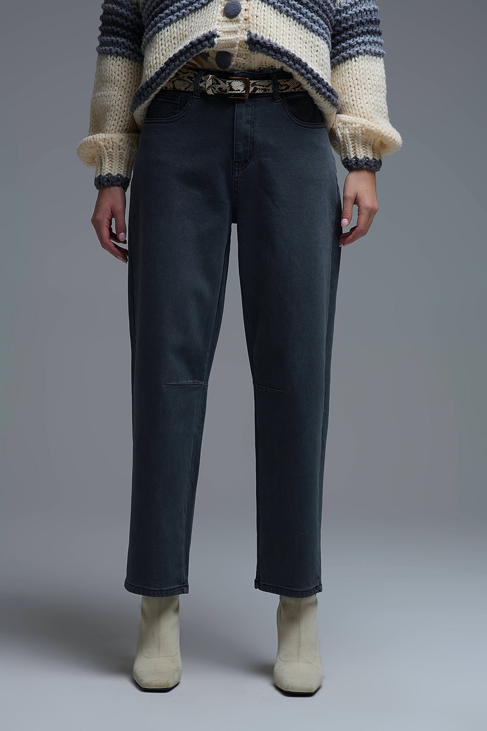 Comfortable stretch jeans with barrel leg in grey