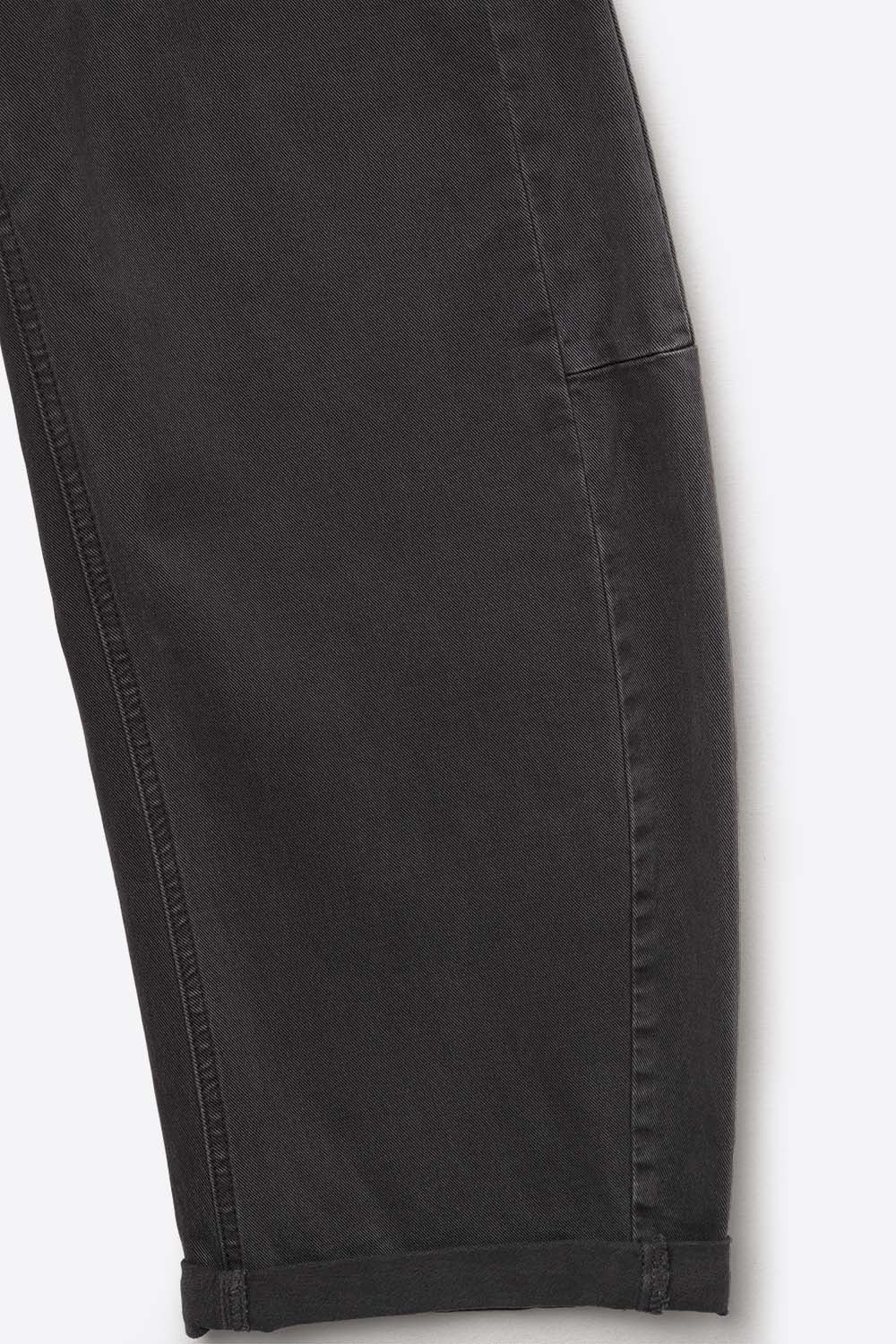 UNIKCOSA Gray Barrel-Leg Balloon Jeans