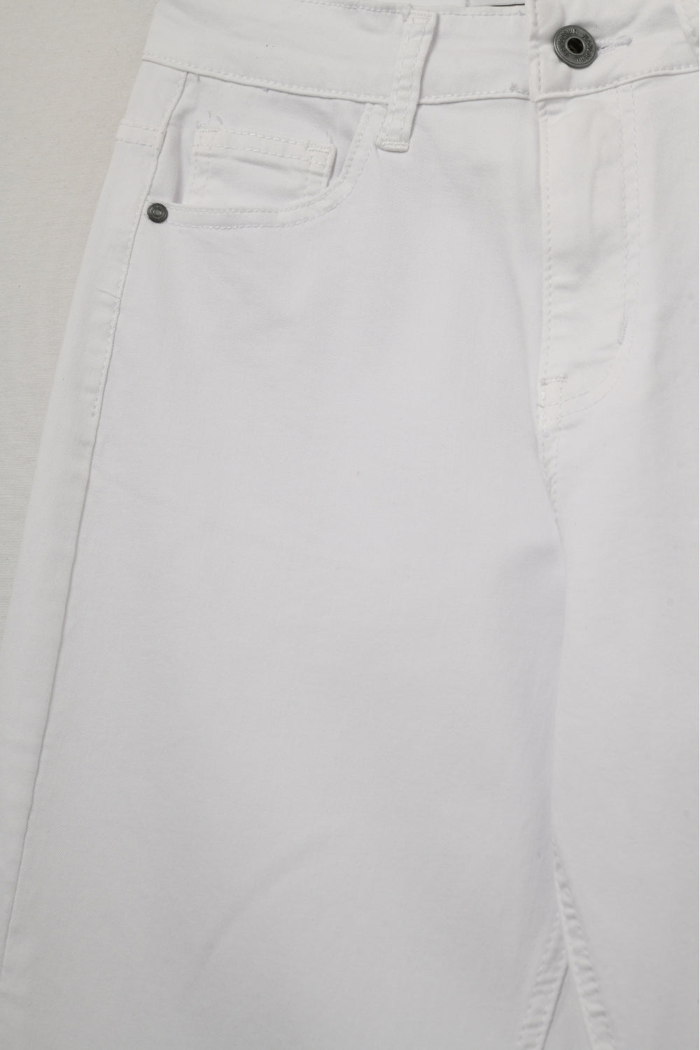 Relaxed Tapered Pants in white Comfy Stretch