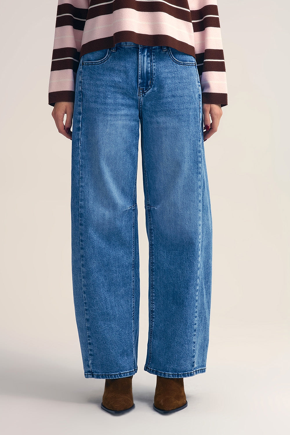 Straight barrel-style jeans with knee stitching detail