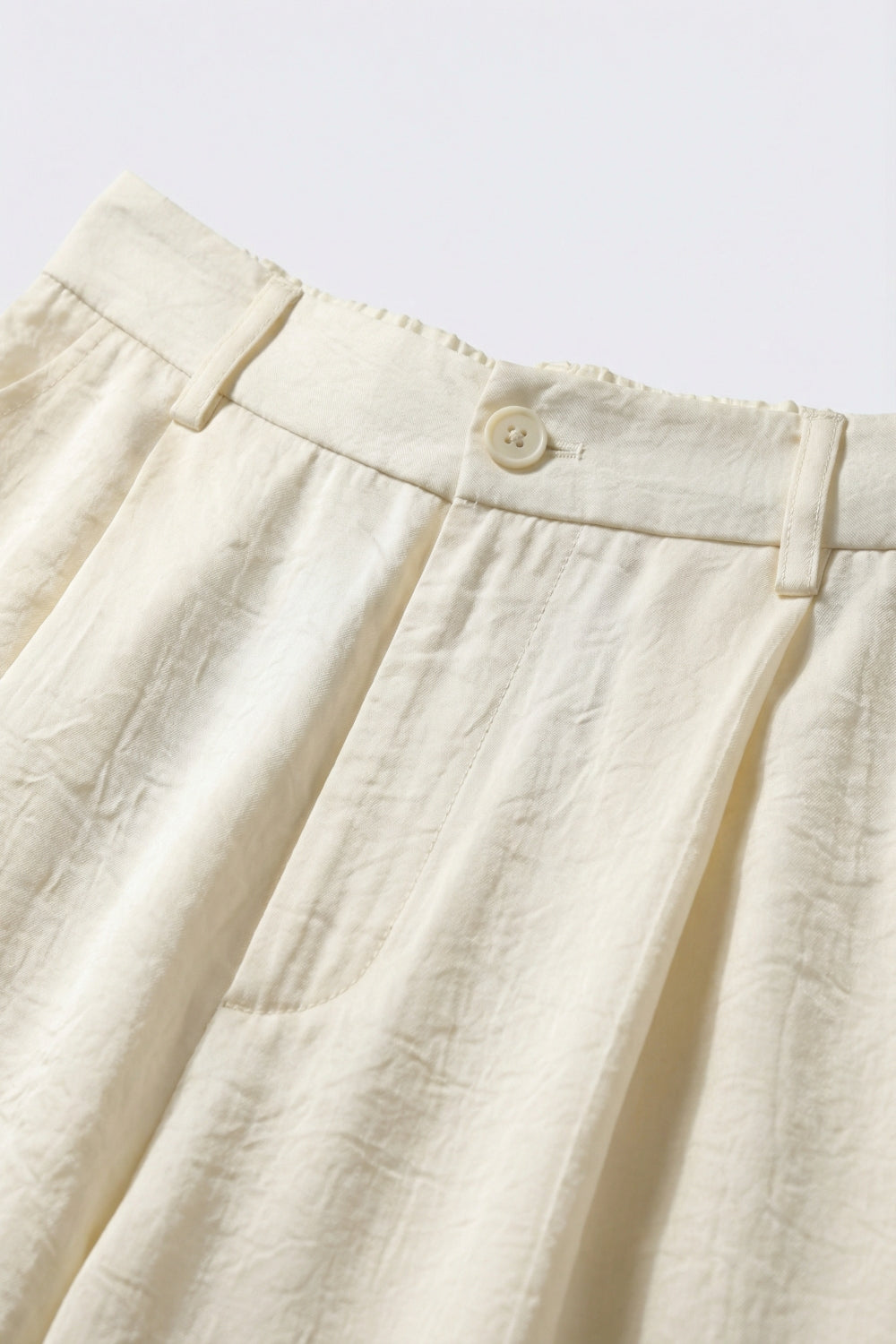 Extra-wide pants in a lightweight and shiny fabric
