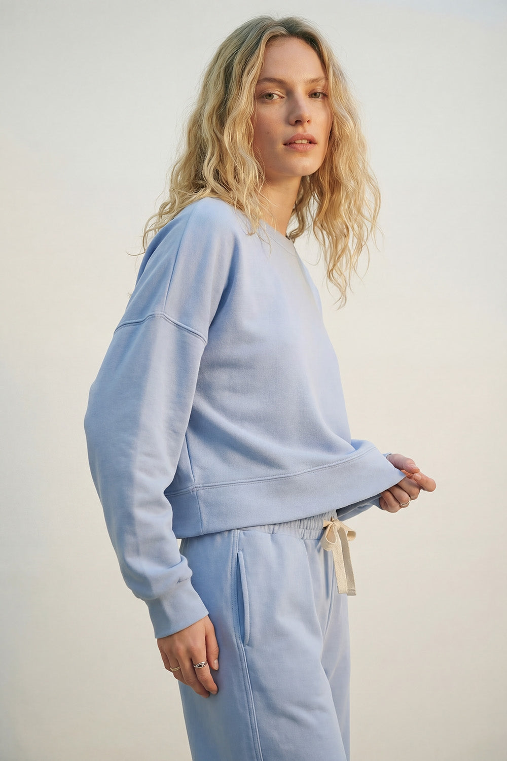 Crew Neck Dropped Shoulder Basic Sweatshirt in Blue