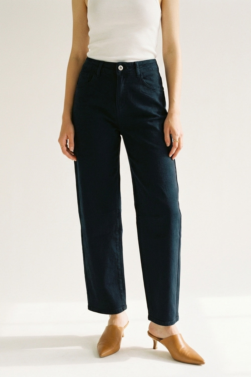 Comfortable stretch jeans with barrel leg in navy