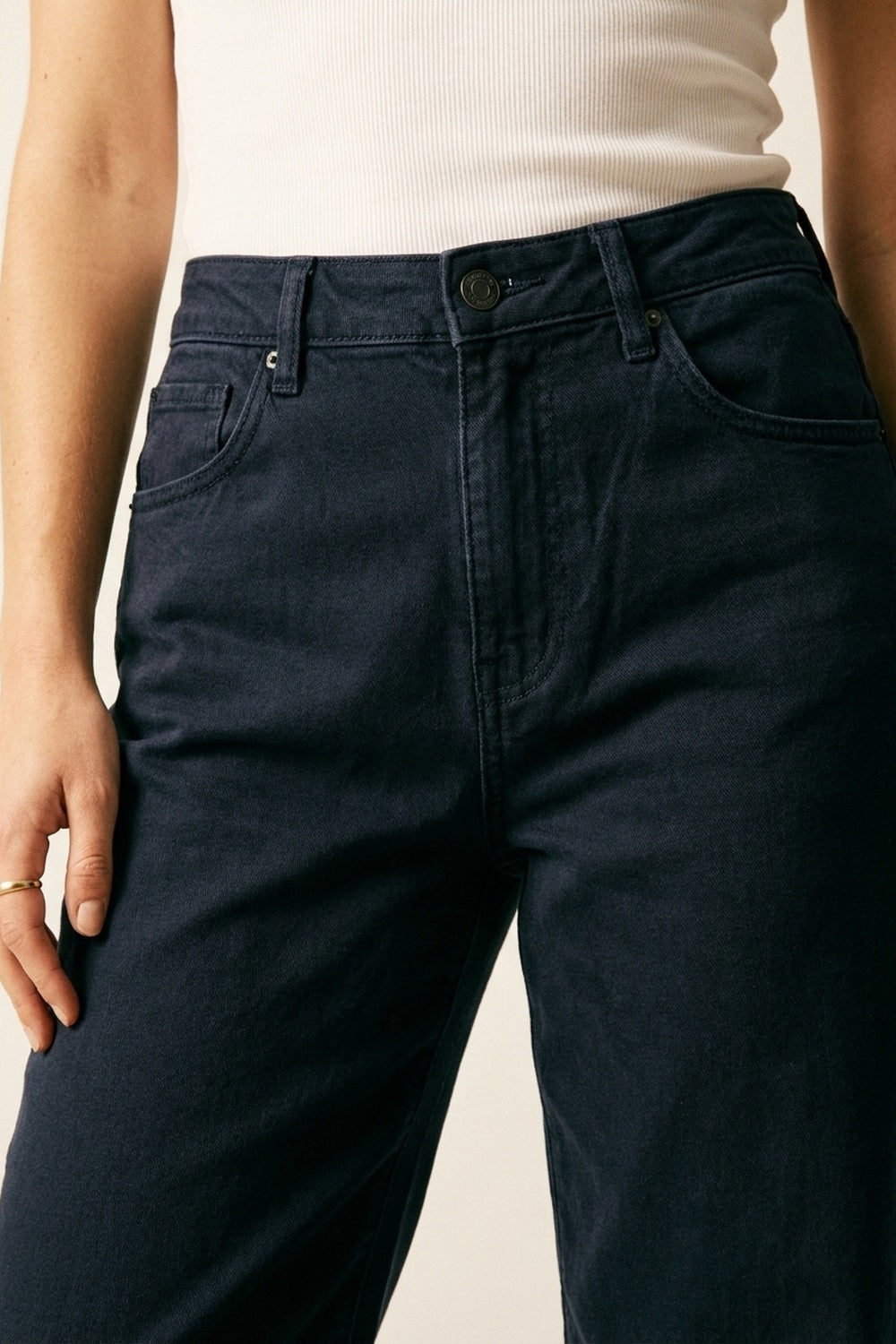 Comfortable stretch jeans with barrel leg in navy