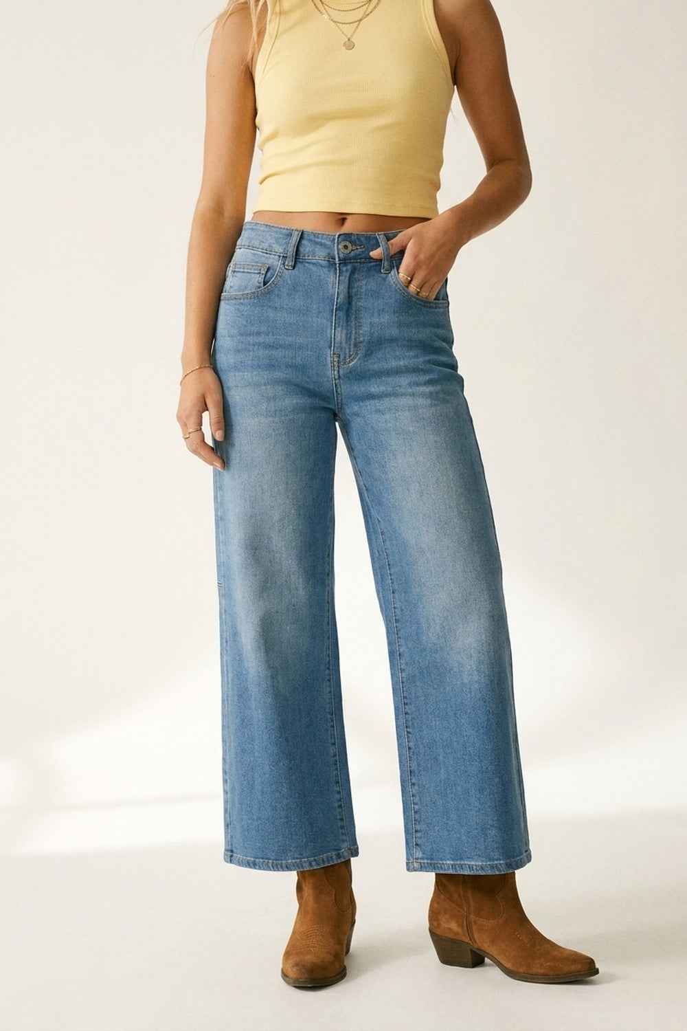 Wide-Leg mid Wash Denim Jeans with side seam
