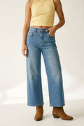 Wide-Leg mid Wash Denim Jeans with side seam