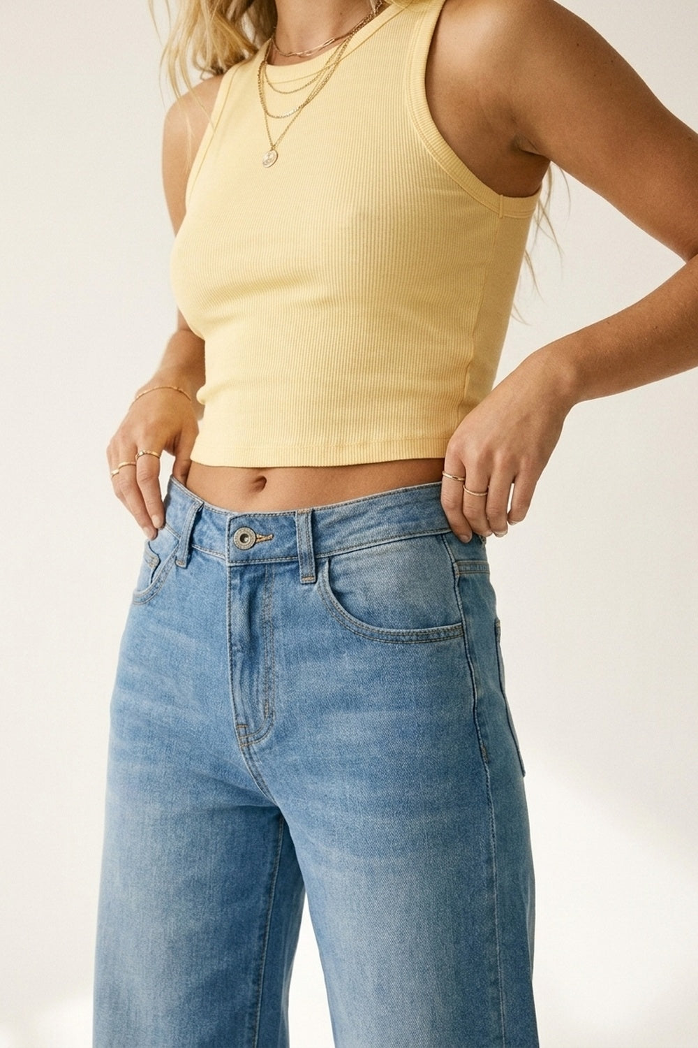 Wide-Leg mid Wash Denim Jeans with side seam