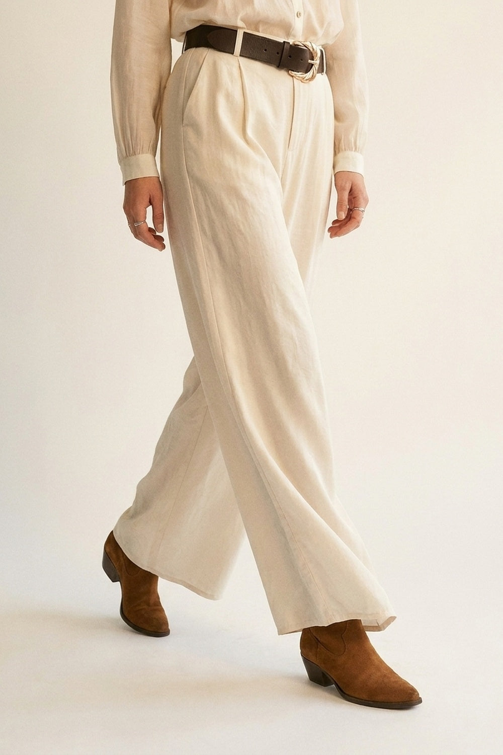Extra-wide pants in a lightweight and shiny fabric