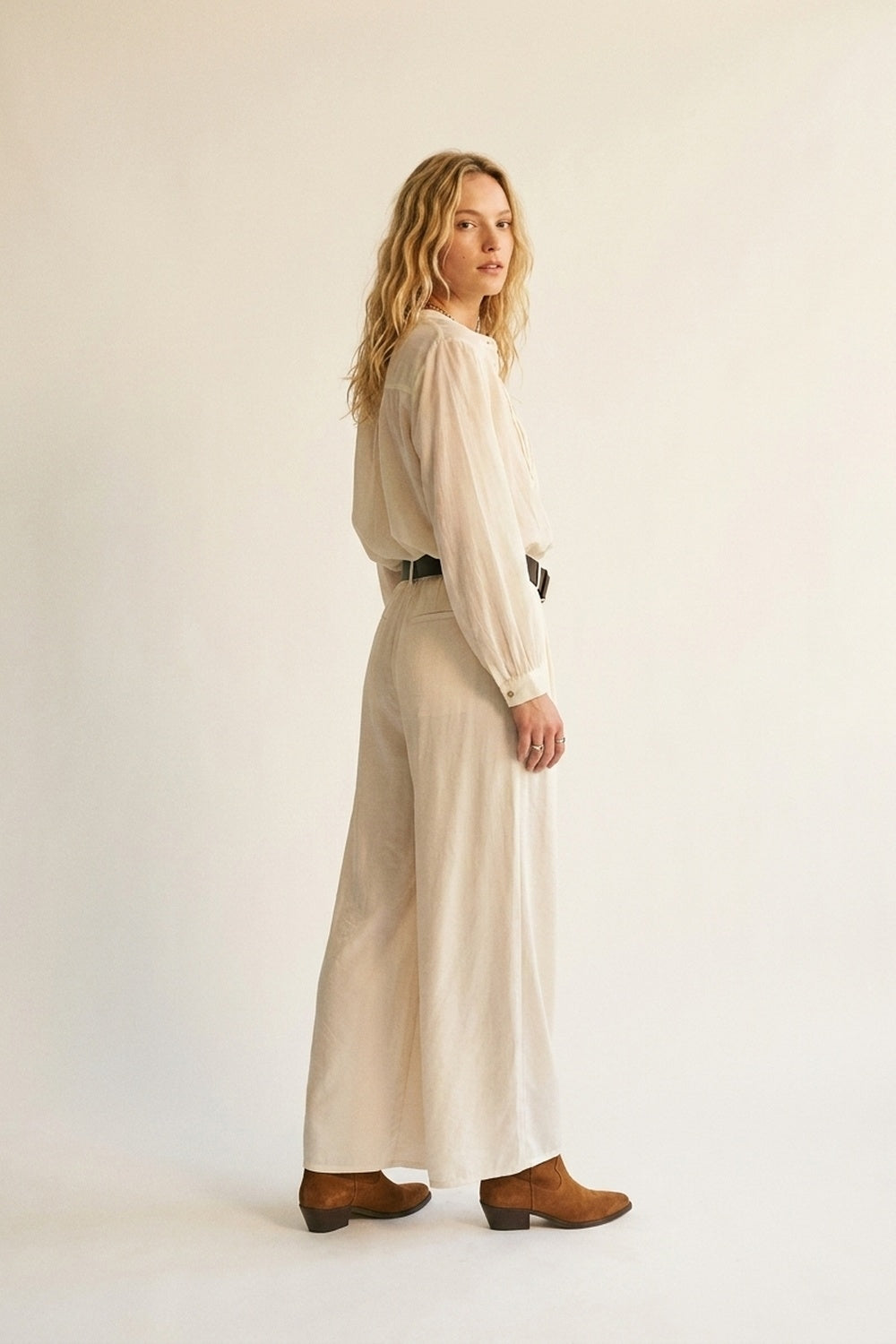 Extra-wide pants in a lightweight and shiny fabric