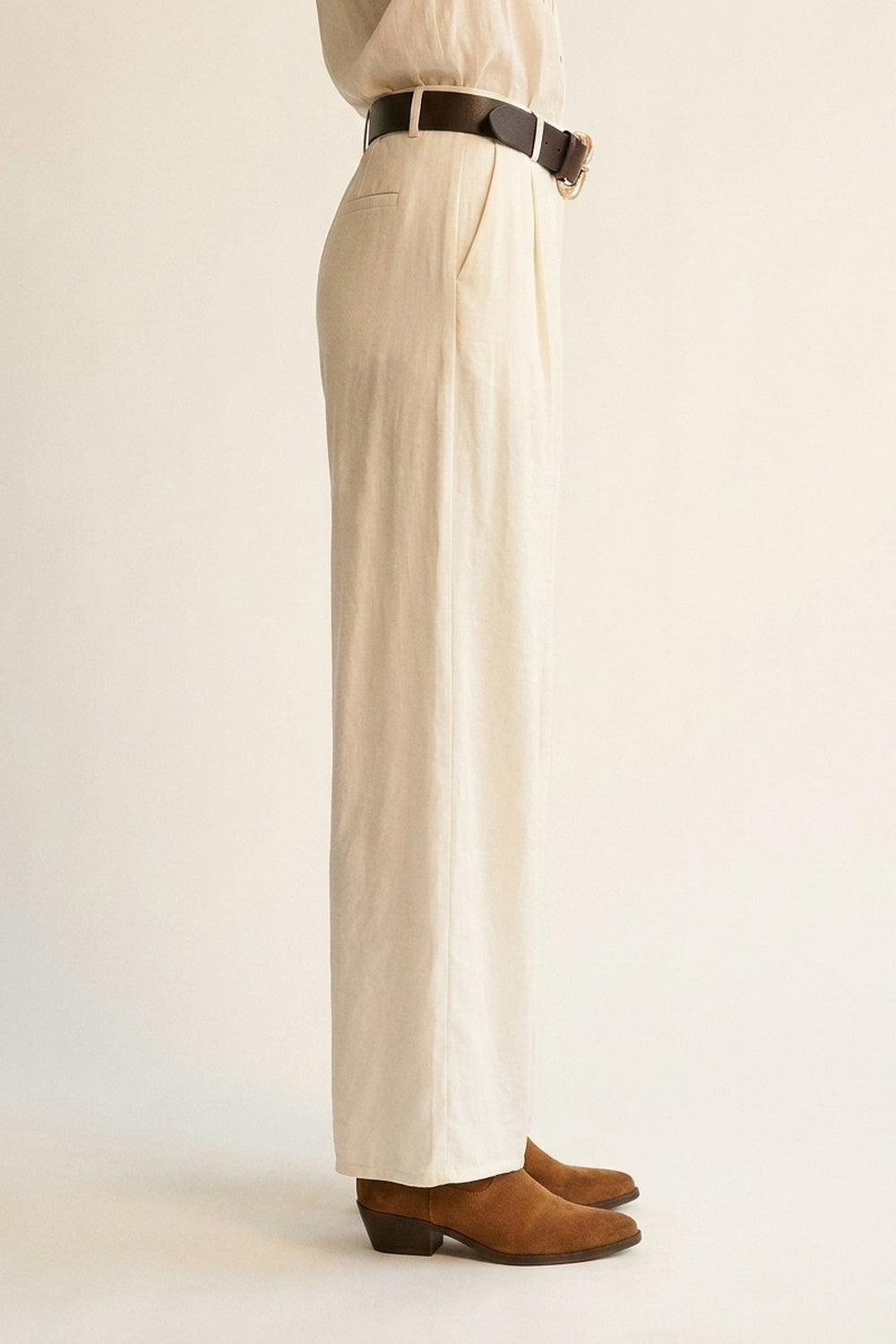 Extra-wide pants in a lightweight and shiny fabric
