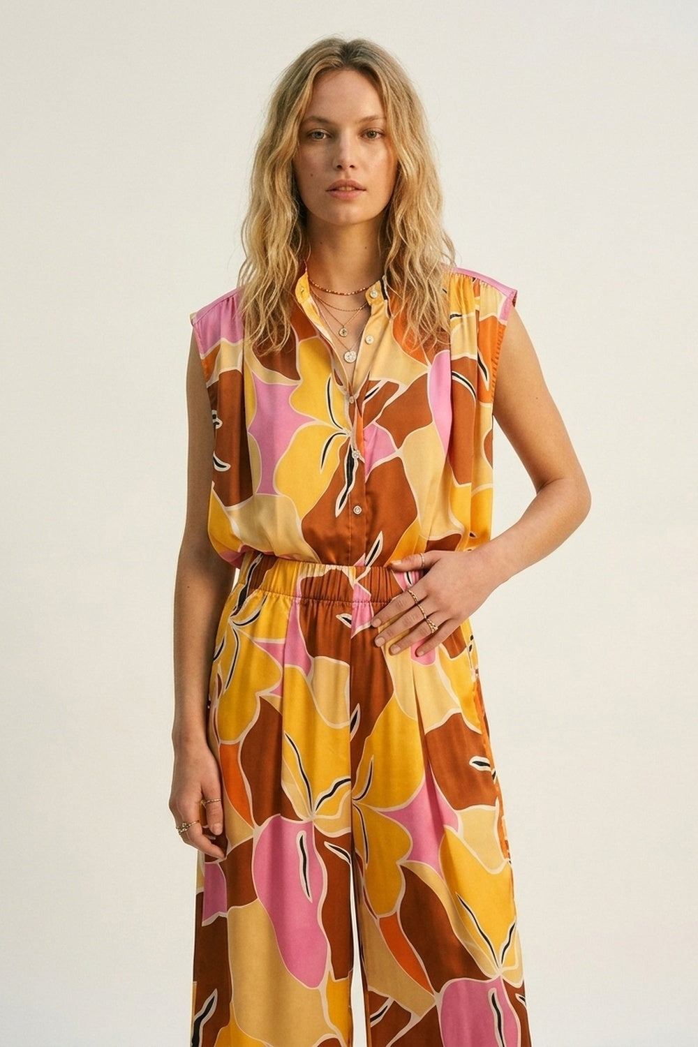 Tropical Print Button-Front Sleeveless Blouse in orange Warm Tones