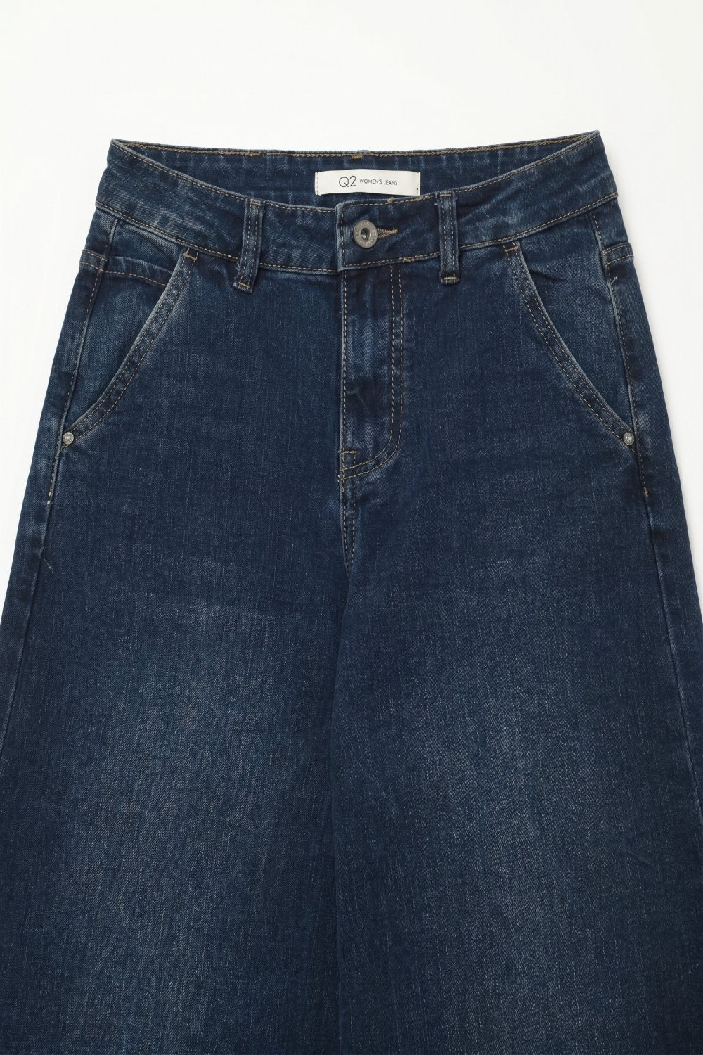Super wide leg jeans in mid-wash