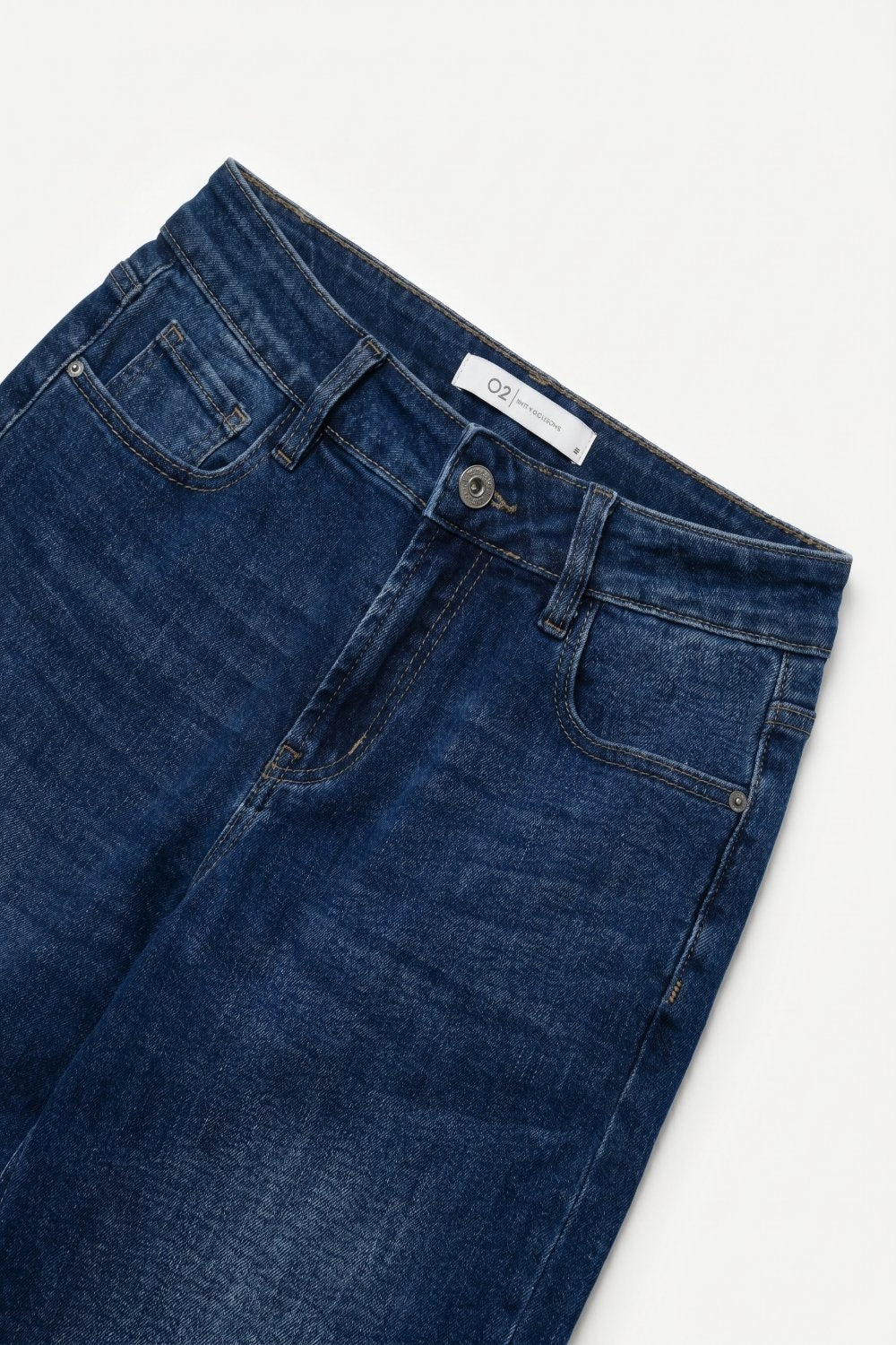 Basic Barrel Style jeans in Mid Blue