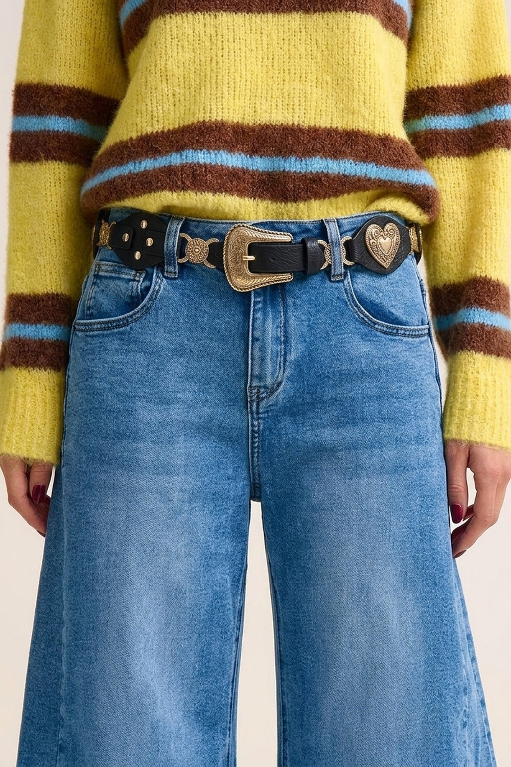 UNIKCOSA Black Faux Leather Heart Embellished Western Buckle Detail Belt