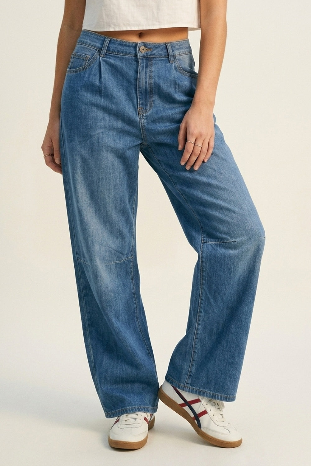 UNIKCOSA Lightweight Denim Wide-Leg Jeans with Curved Seam Detail