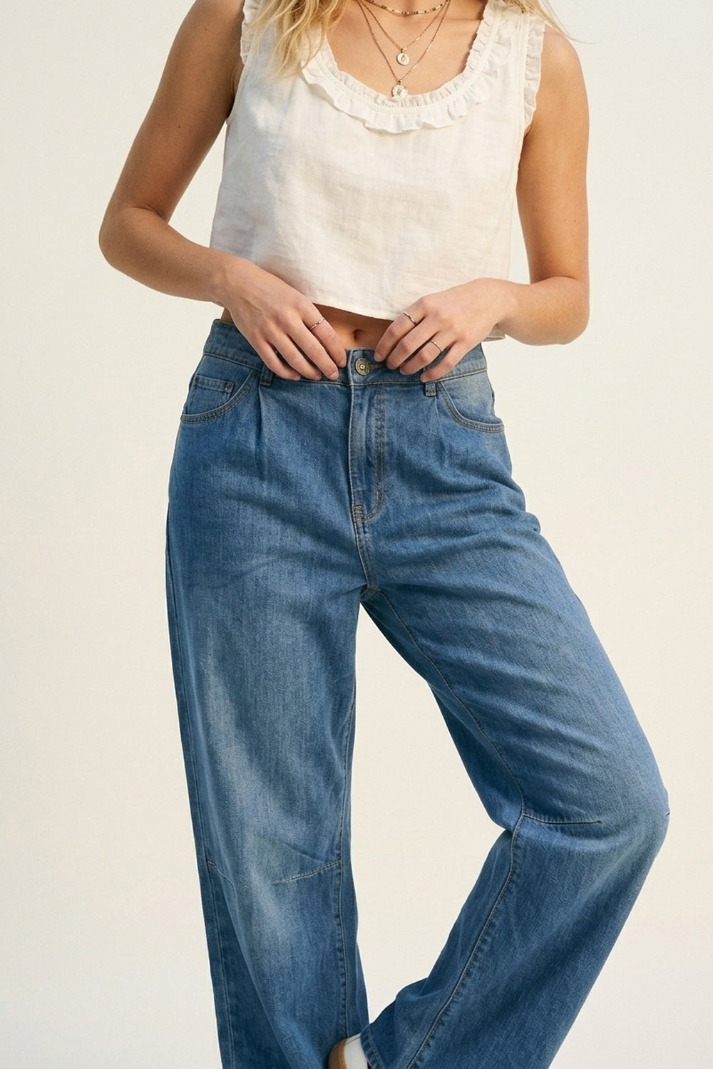 UNIKCOSA Lightweight Denim Wide-Leg Jeans with Curved Seam Detail