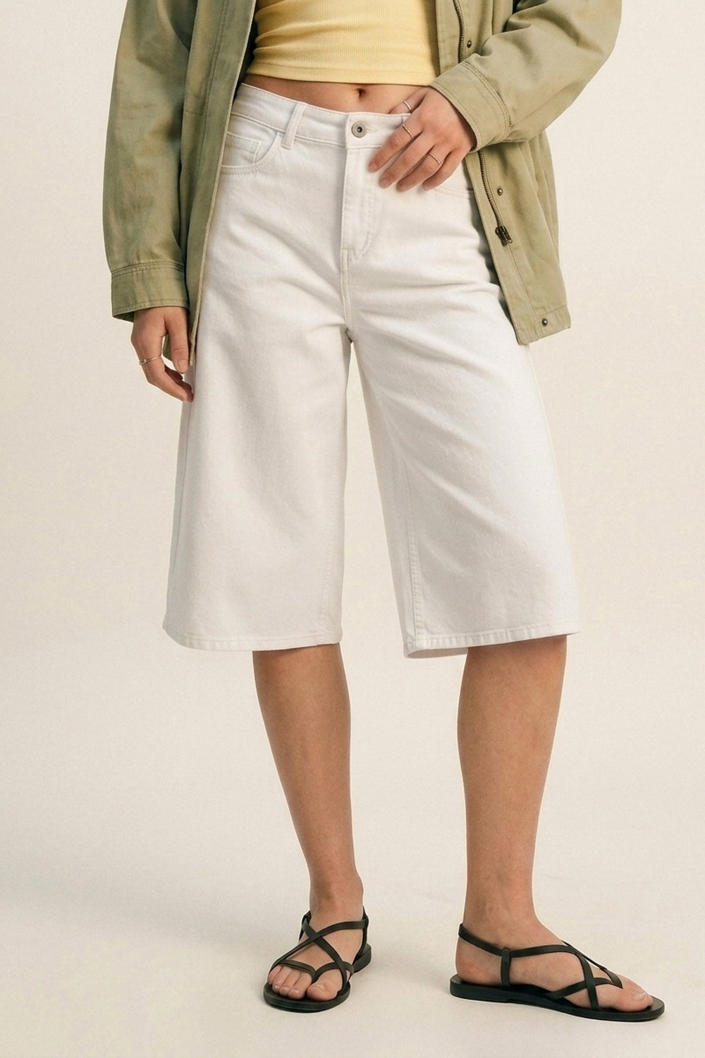 UNIKCOSA Wide-Leg Cropped knee-length Denim bermuda Shorts in white