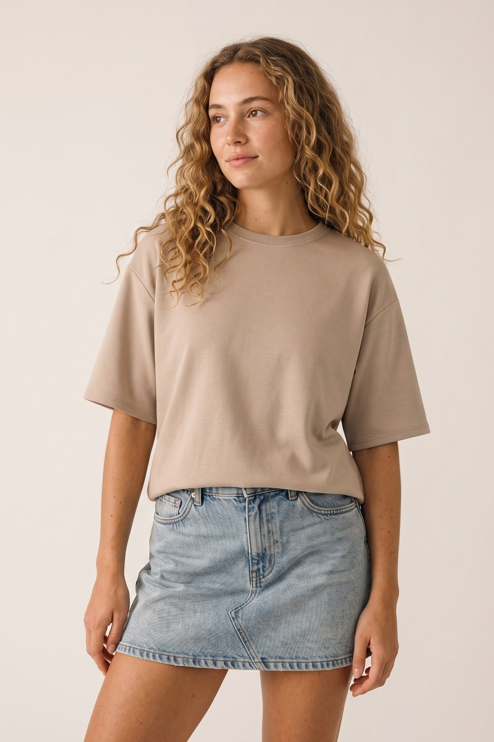 UNIKCOSA Relaxed Fit Short Sleeve Crewneck sweatshirt in beige