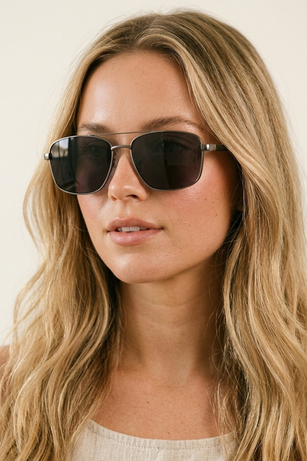 UNIKCOSA Square Aviator Sunglasses with Metal Frame in silver color